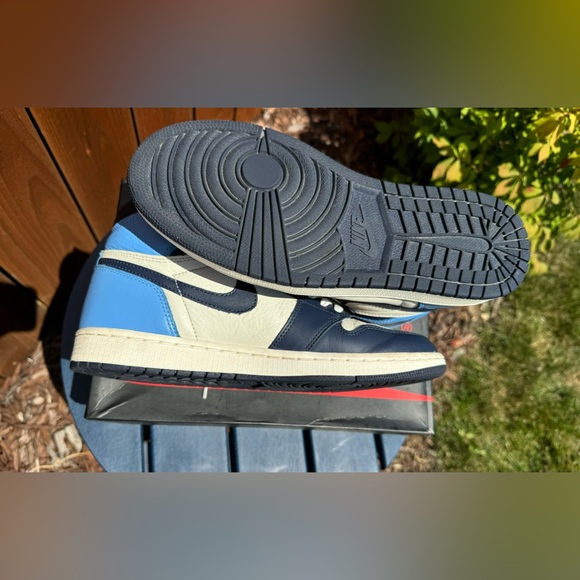 Air Jordan 1 Retro High OG Obsidian - University Blue - Picture 6 of 9